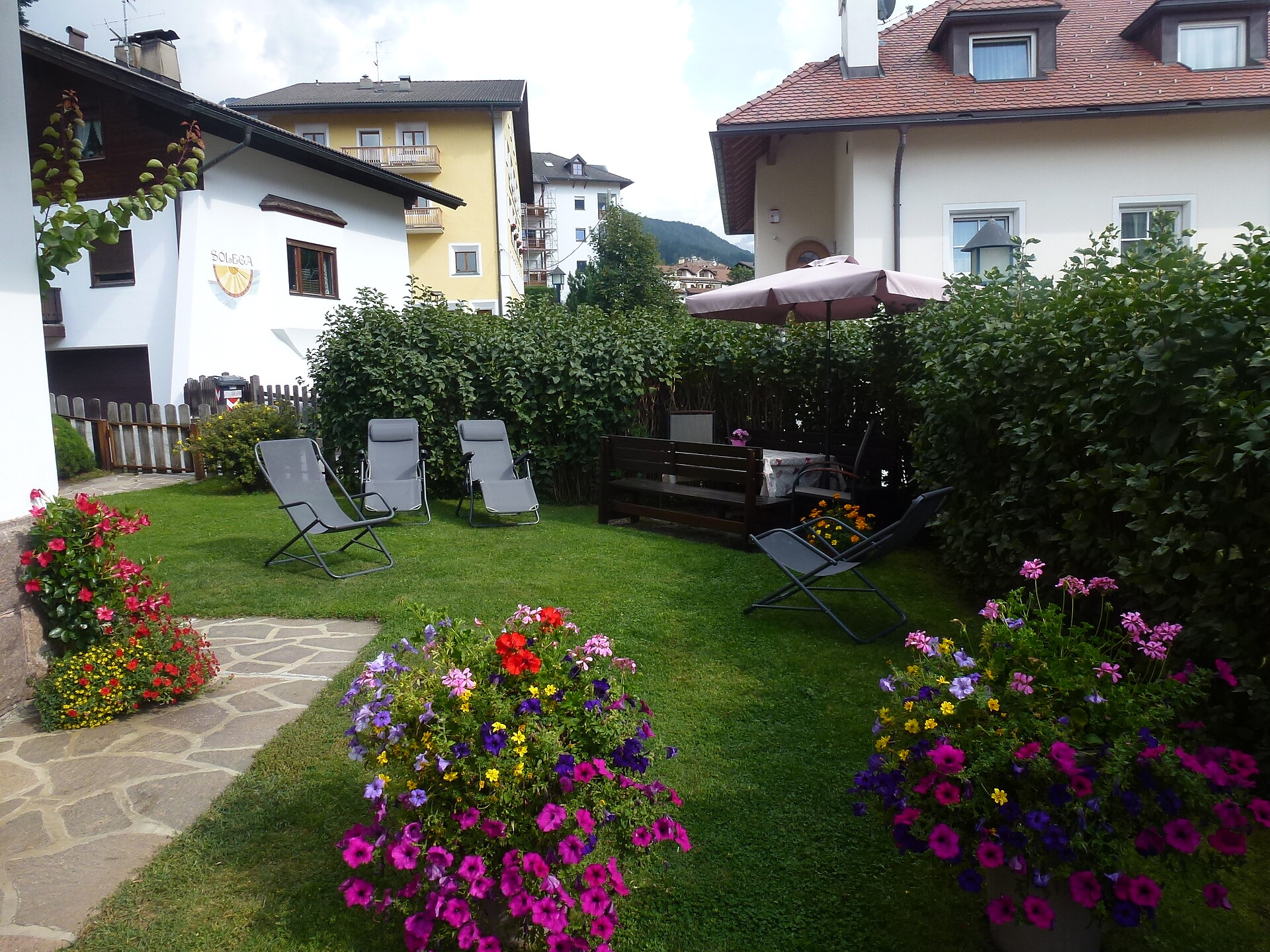 garden lawn Cesa Rabanser Apartments Val Gardena