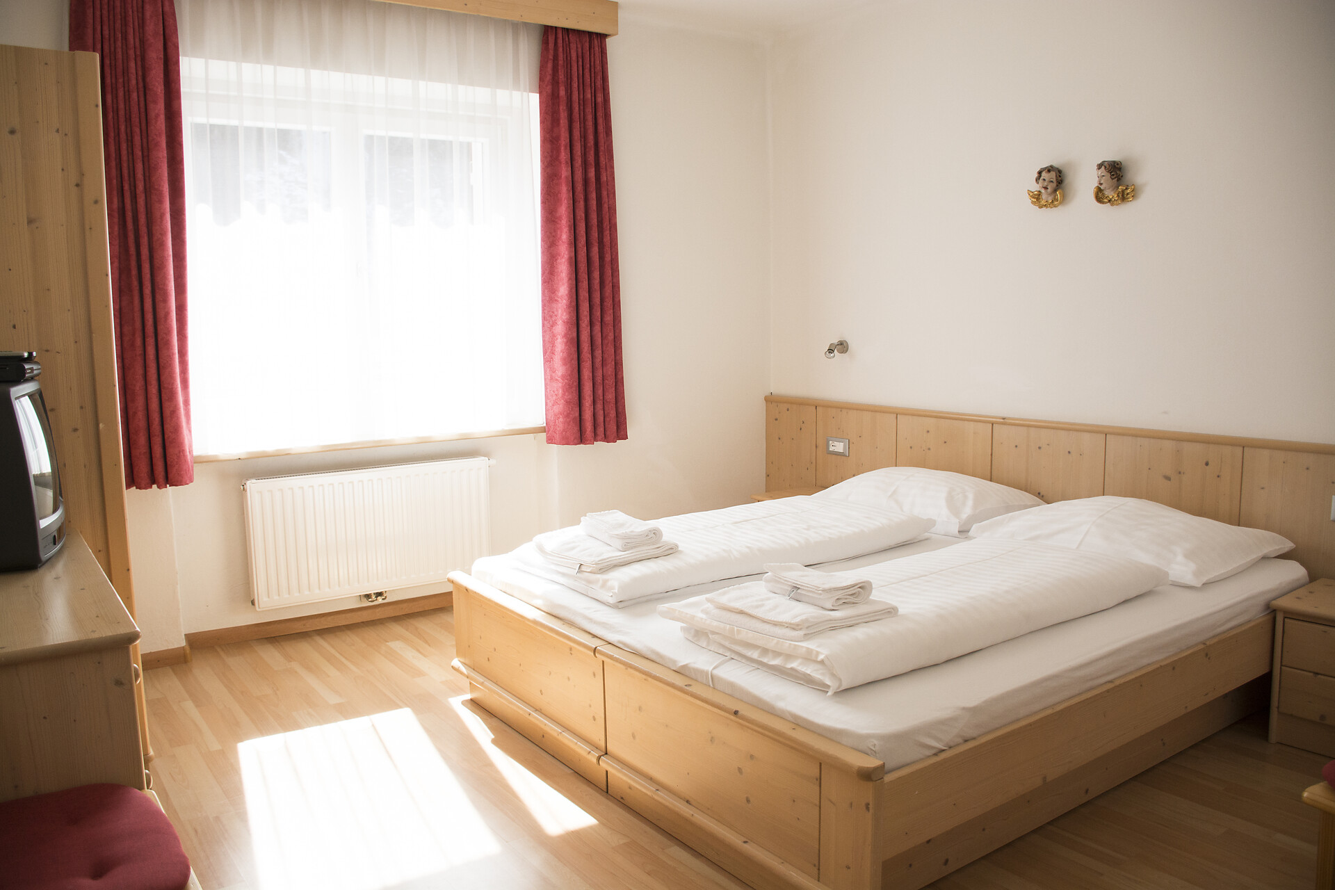 Schlafzimmer in der FeWo Sasslonch