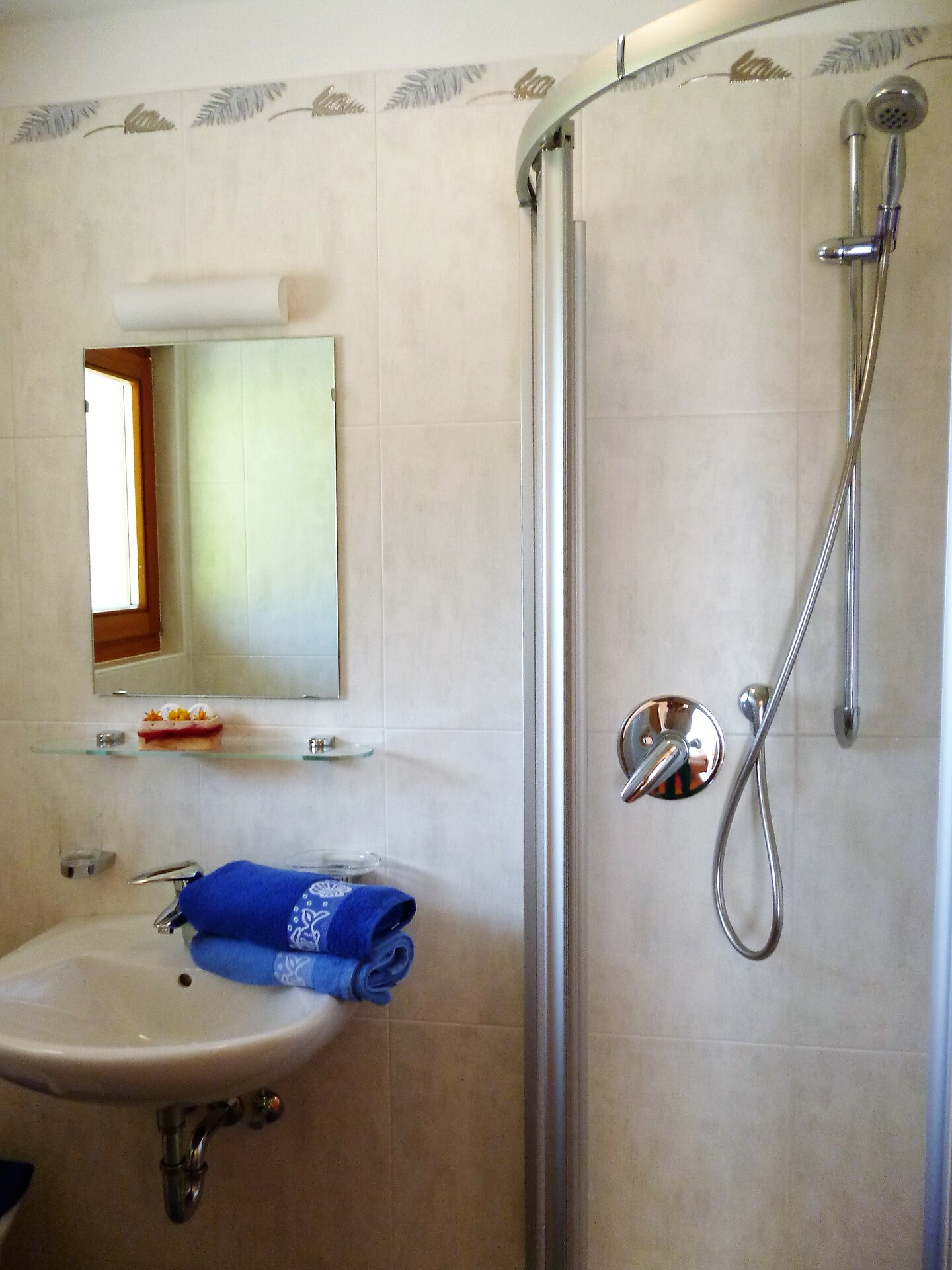 Bad nr.1 mit Dusche