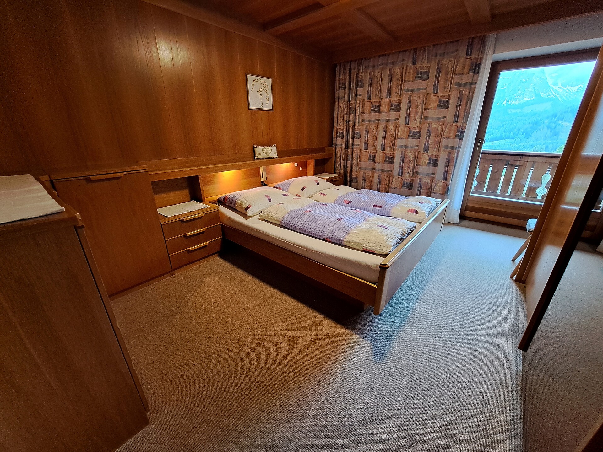 Camera con letto matrimoniale