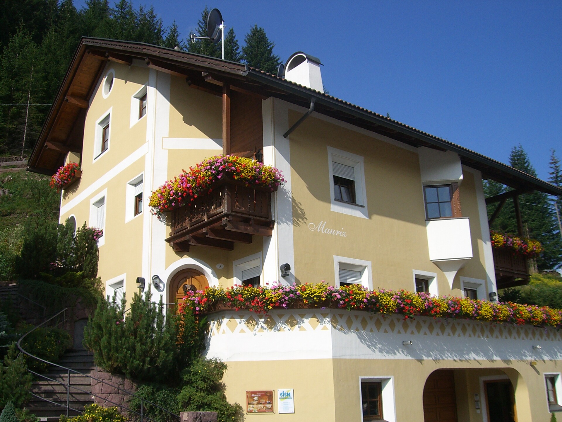 Apartments Mauriz