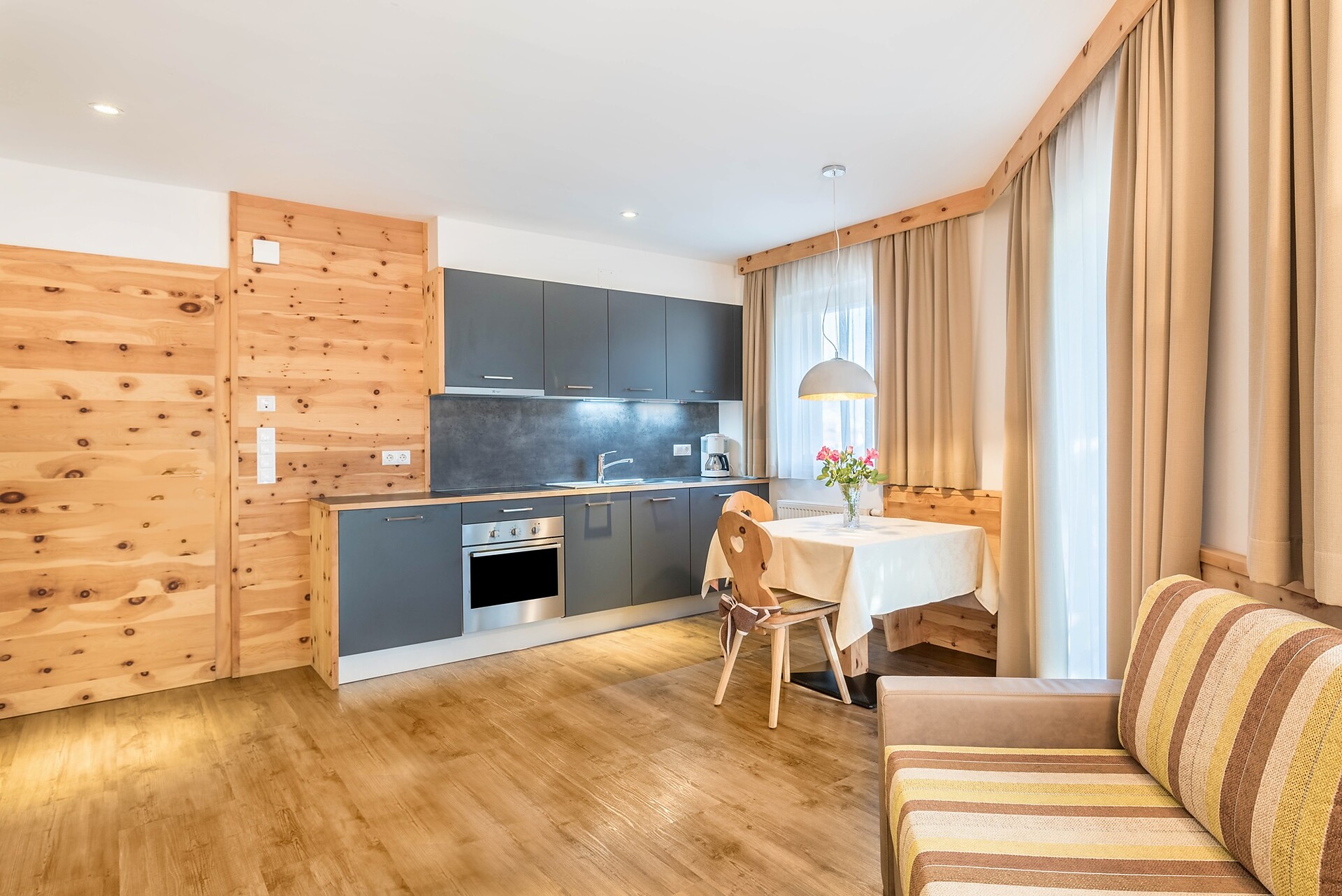 Wohnzimmer & Küche