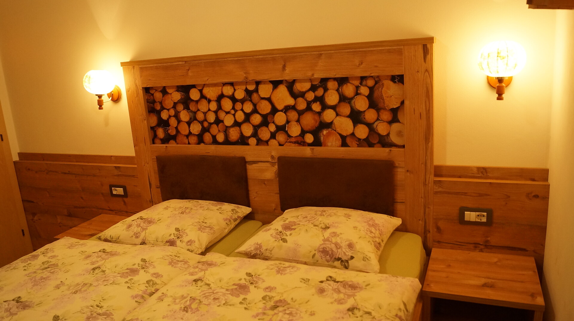 App.2  Economy    4 Adults