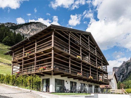 Apartments Cadepunt - The Dolomites Lodge Wolkenstein 1 suedtirol.info