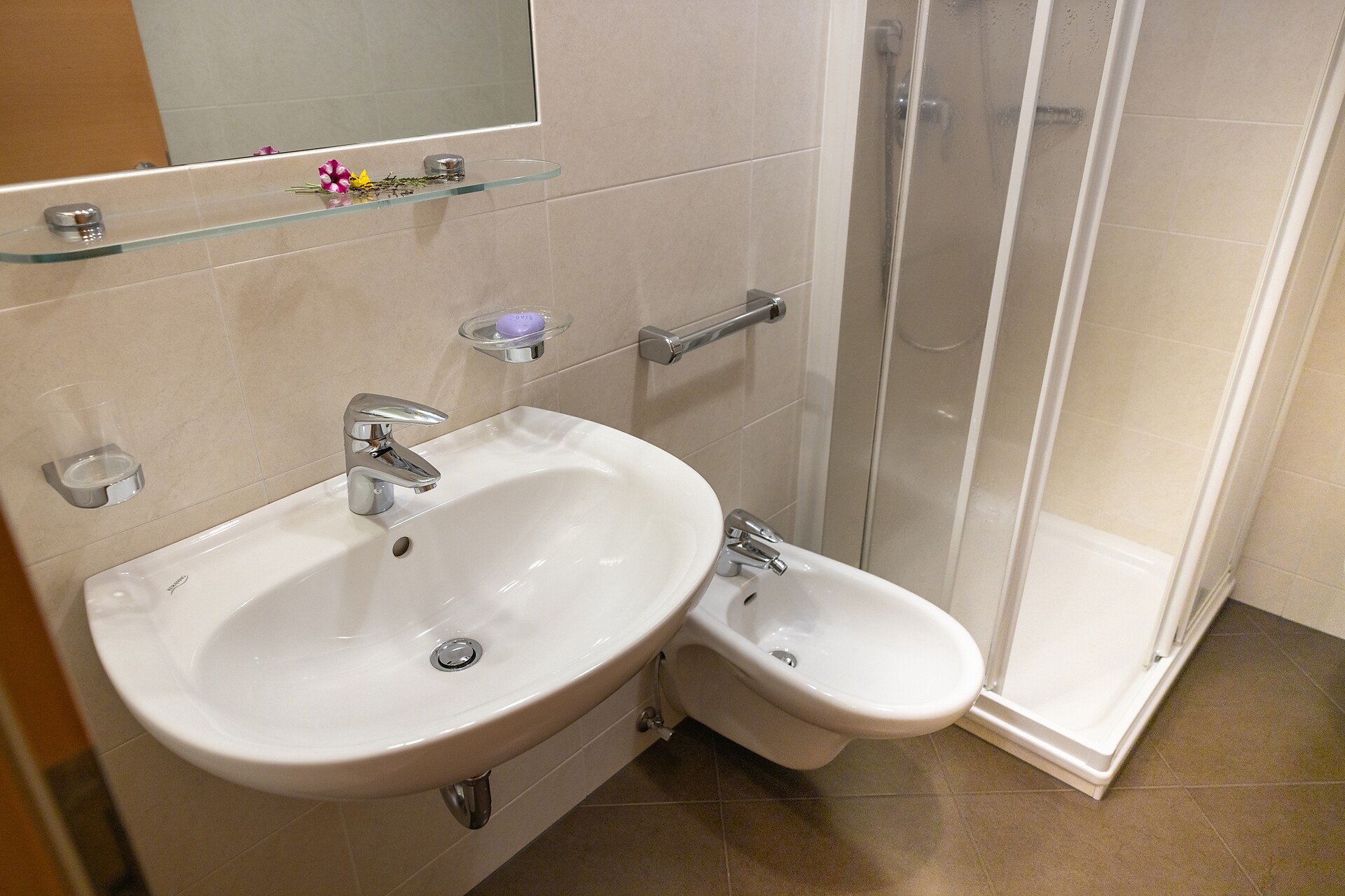 Bathroom apartment Senes