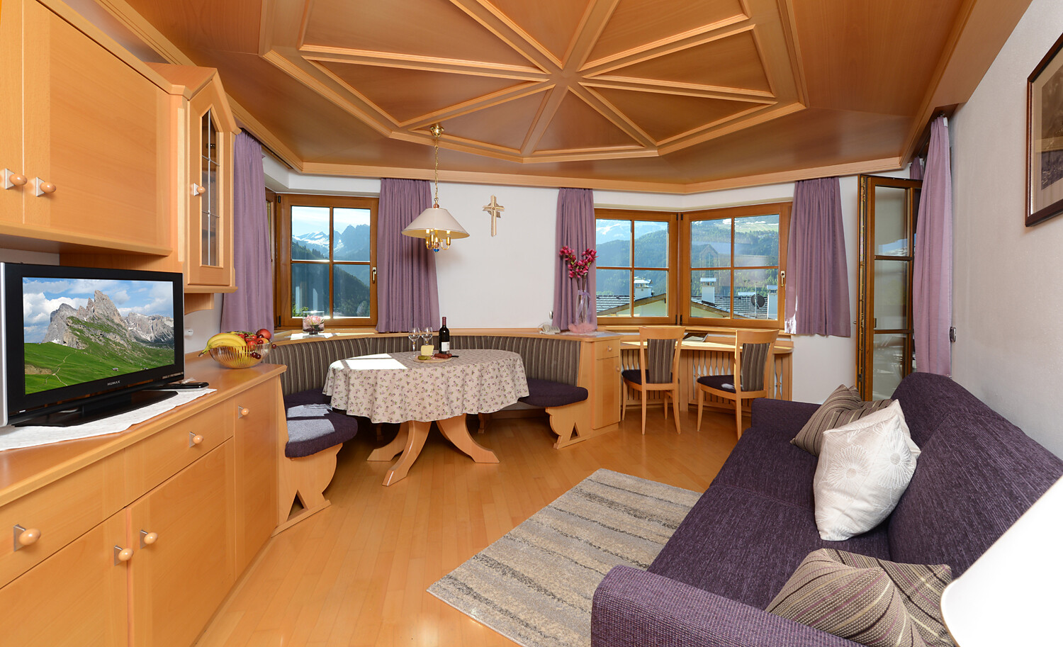 Angenehmes Wohnzimmer in der Wohnung nr. 1