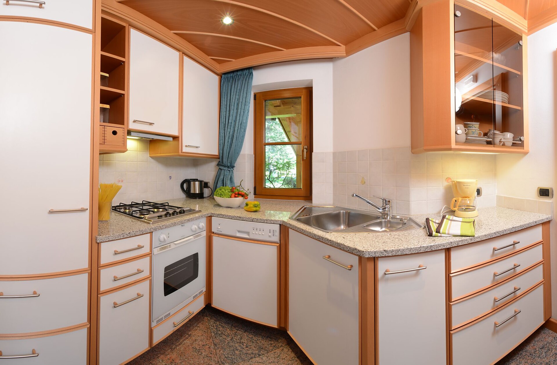 Vollausgestattete Küche in der Wohnung 1