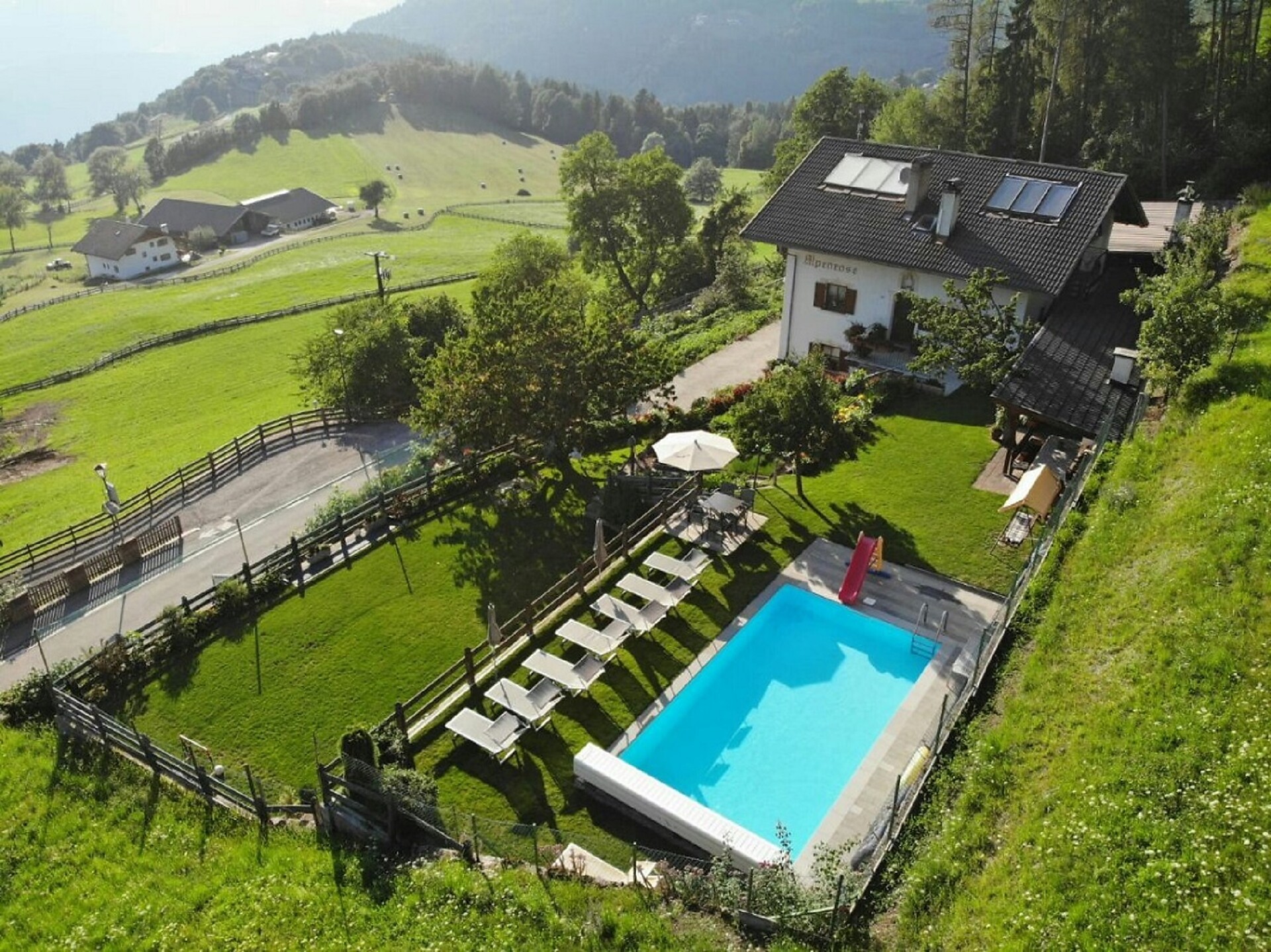 Alpenrose Ferienwohnungen mit Freischwimmbad