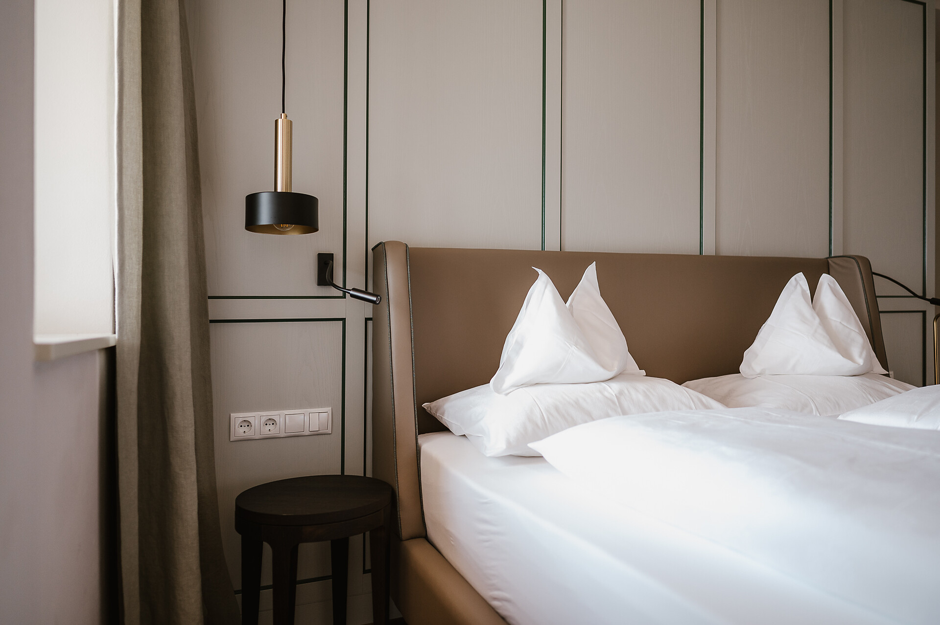 bed 302