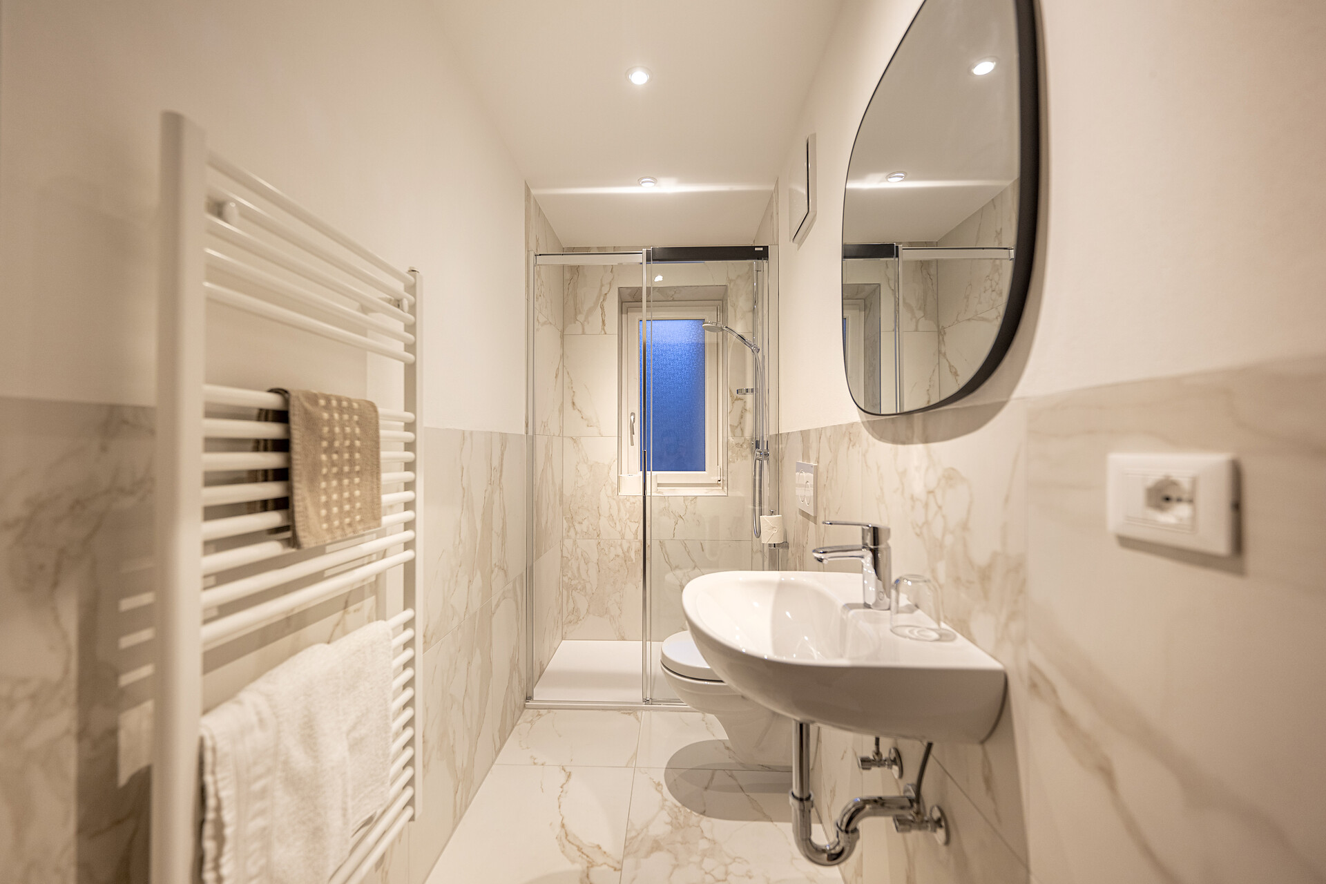 Bad mit Dusche Arnica