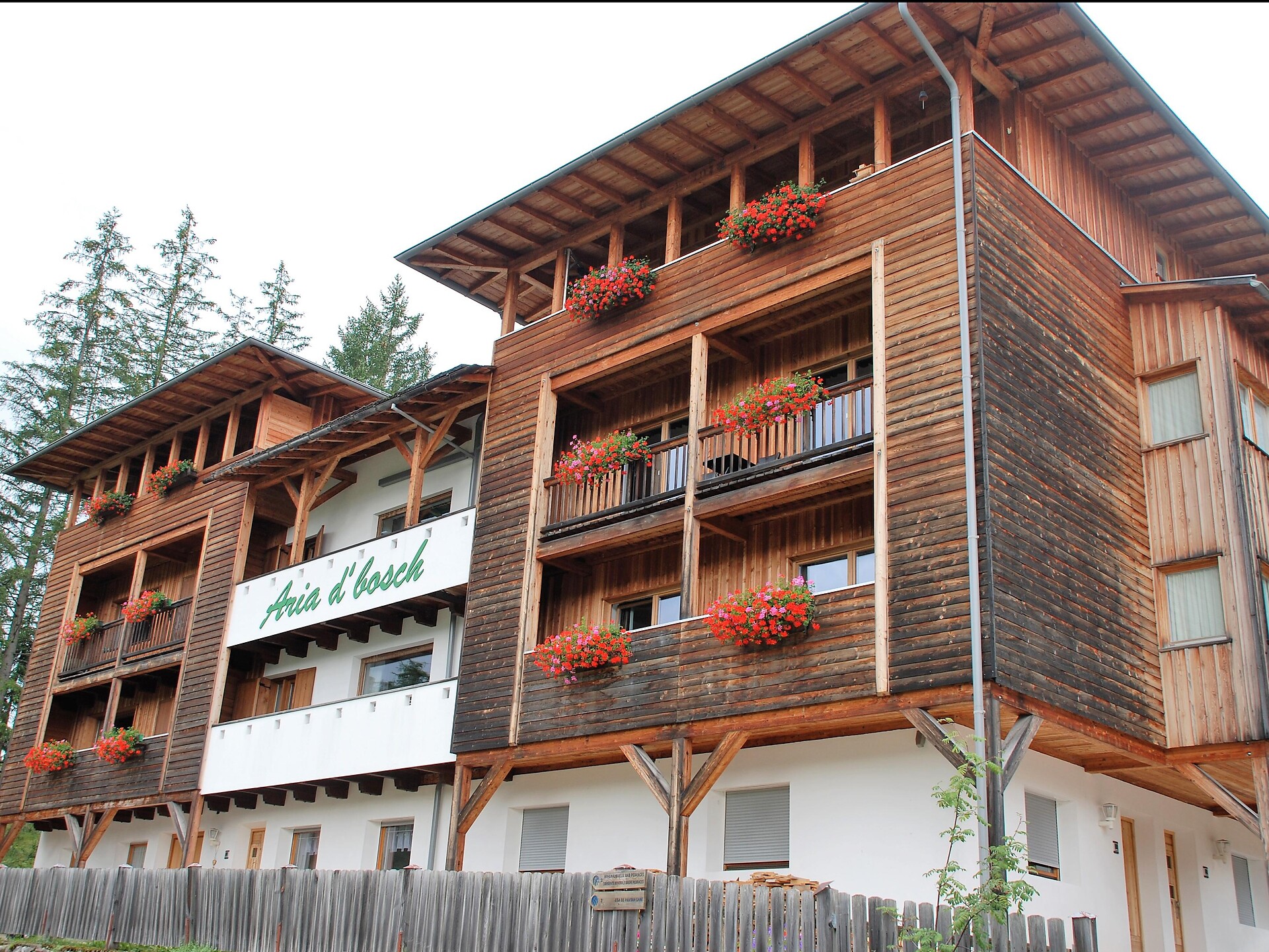 Apartments for 2/4 and 6 people in a quiet location, but only 300 meters from the village center.