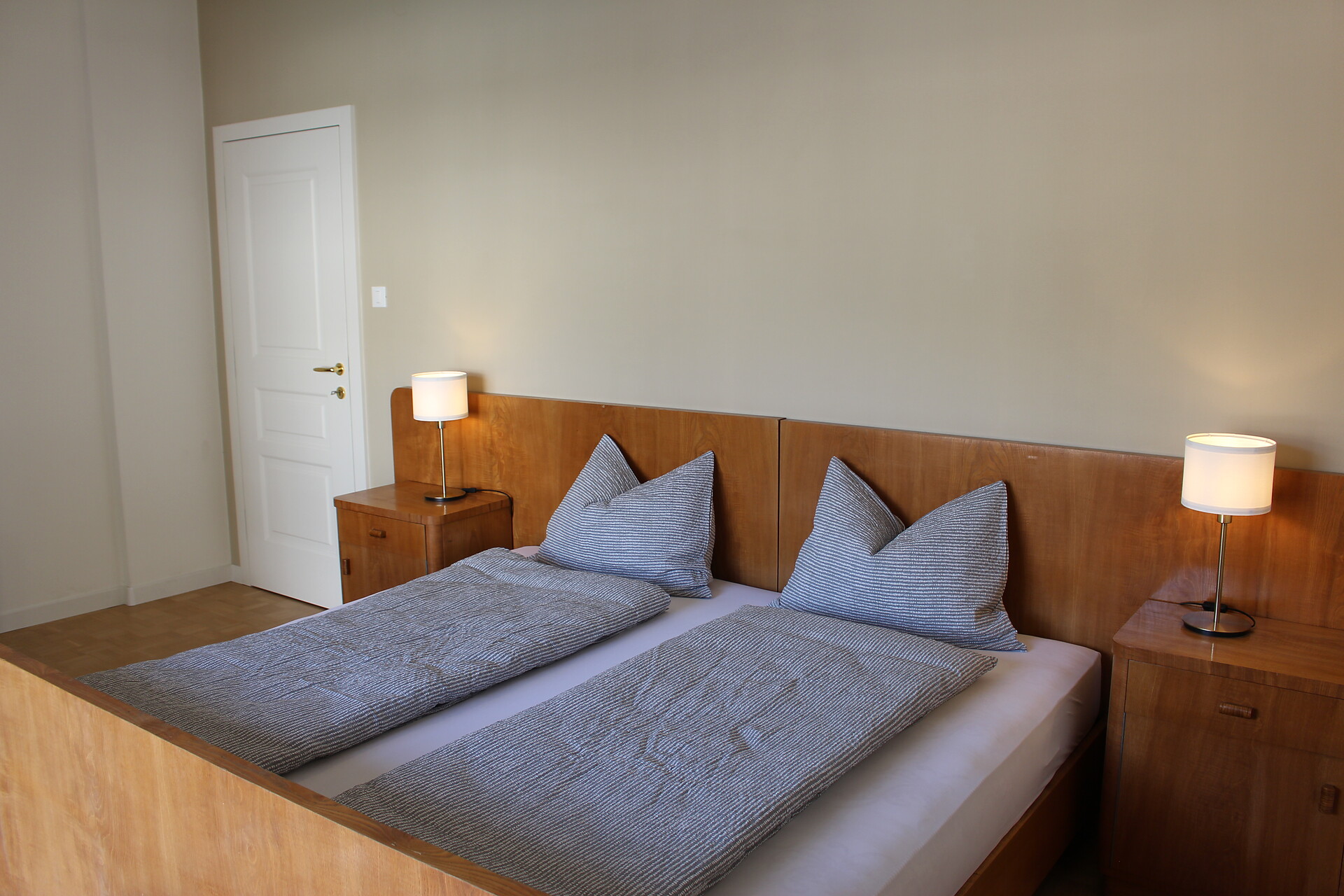 Schlafzimmer 1