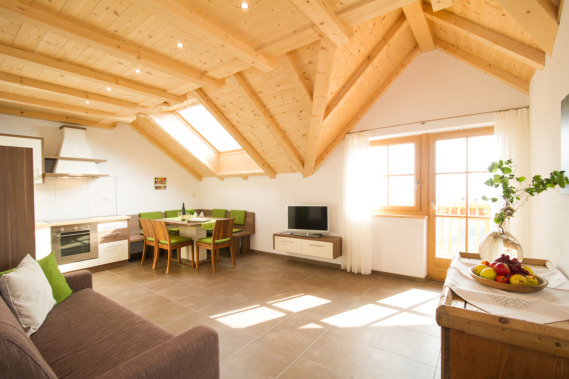 Geräumiger Wohnraum (Ferienwohnung "Schlern")