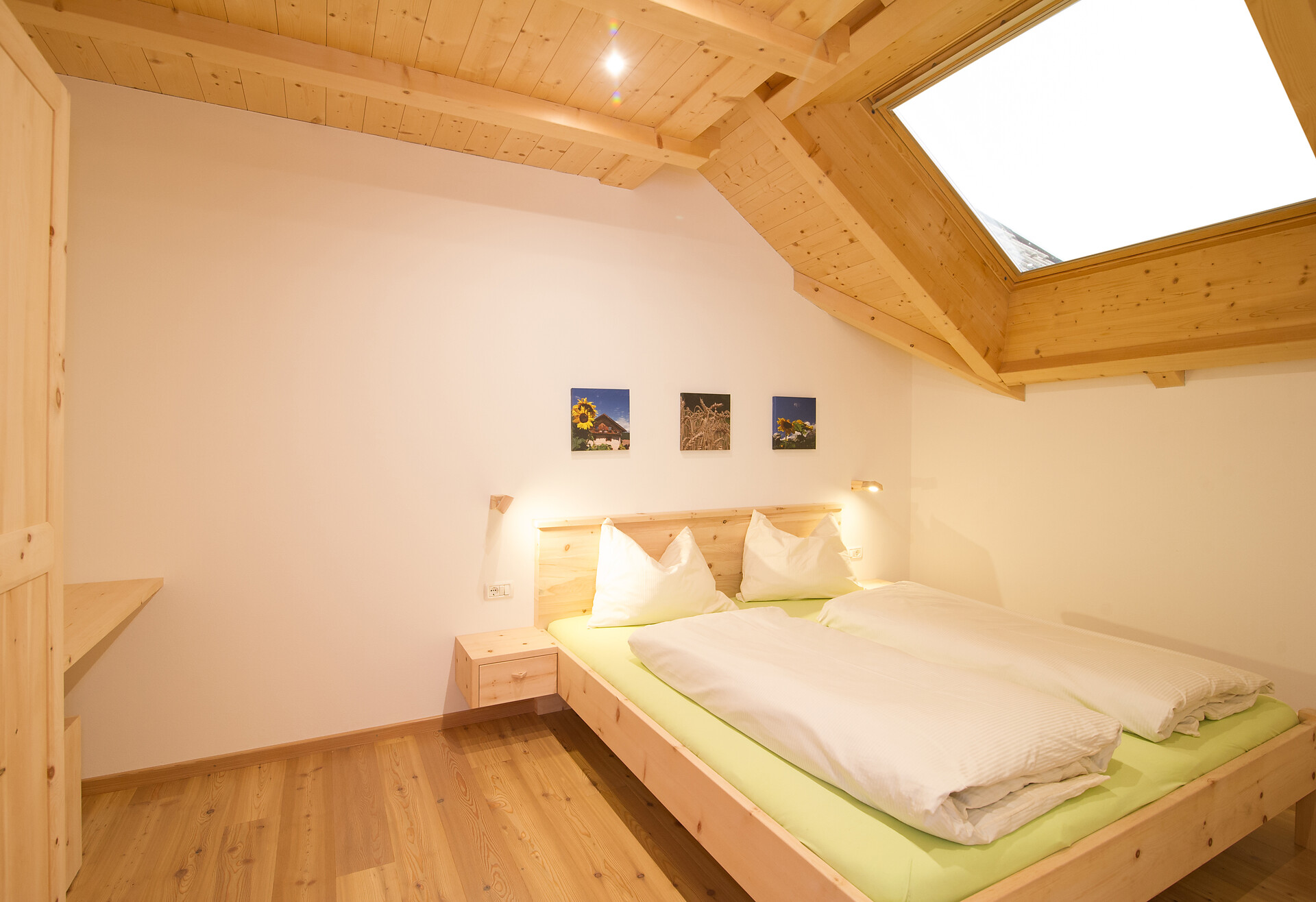 Schlafzimmer in Zirbenholz ("Rosengarten")