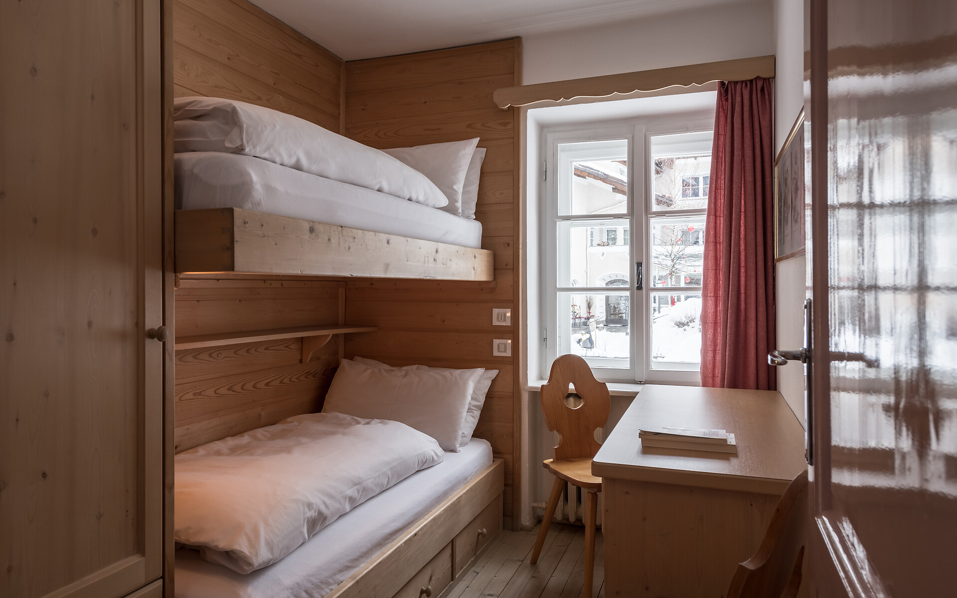 Bunk bed room