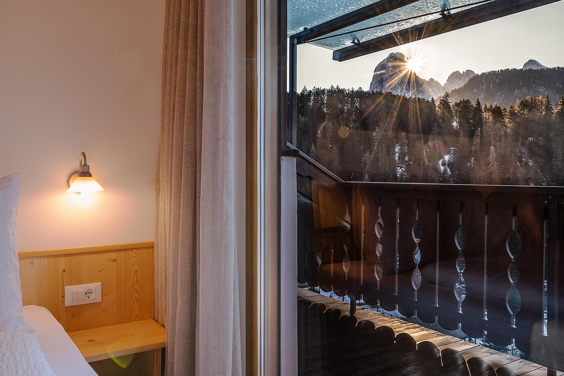 Camera da letto con balcone esposto a sud