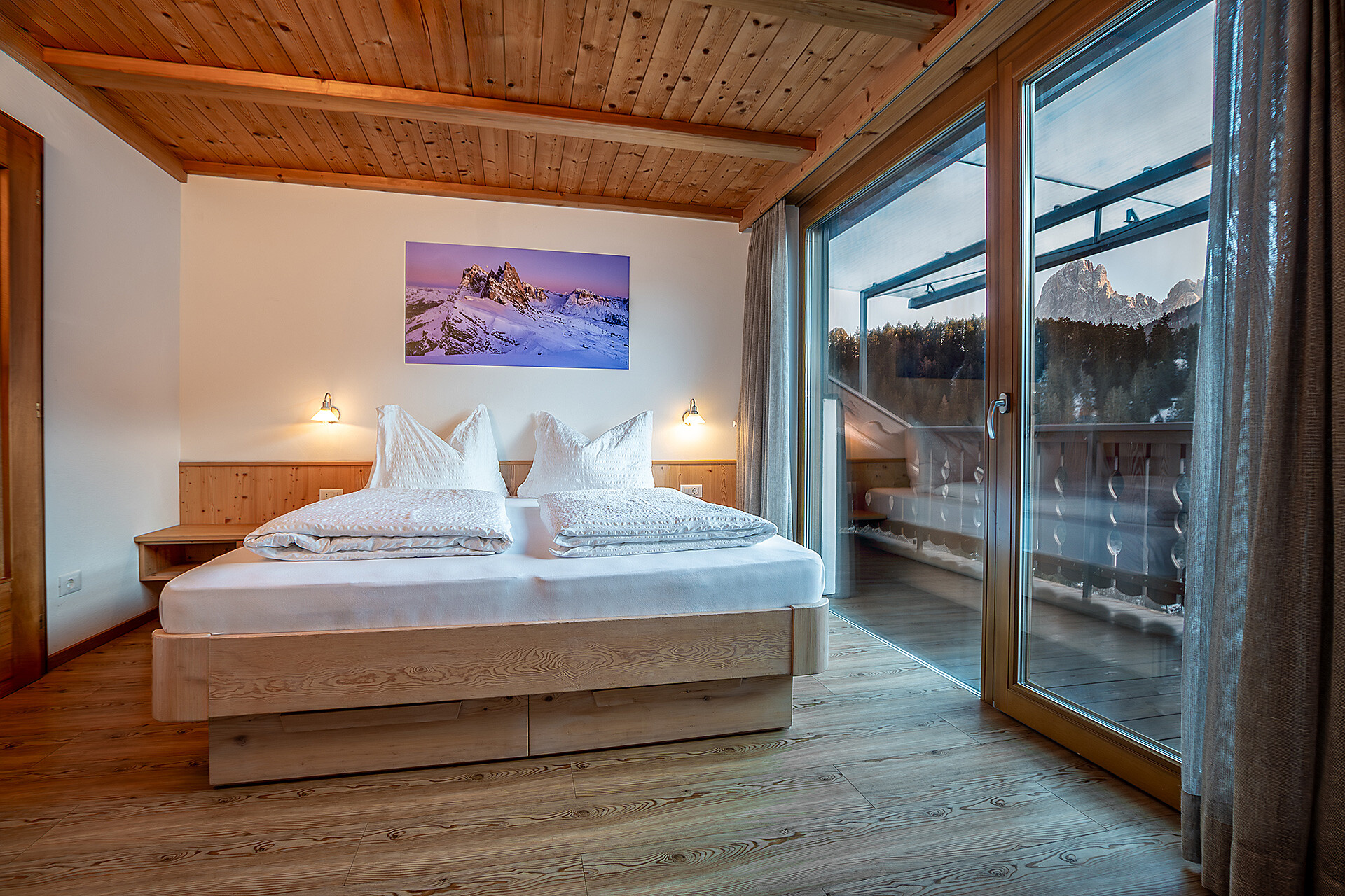 Camera da letto con balcone esposto a sud
