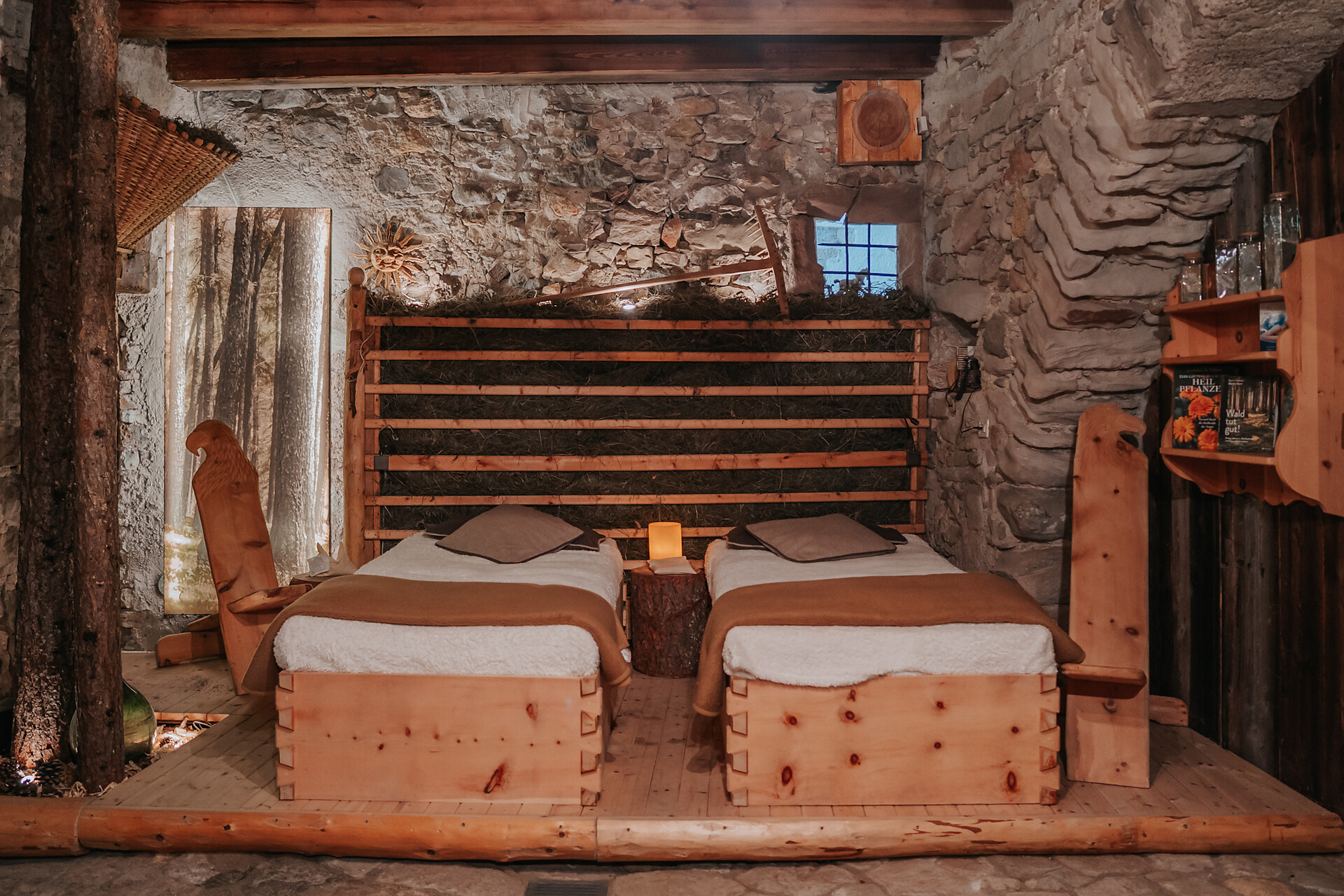 the relaxing area of the alpine wellness area with hay beds