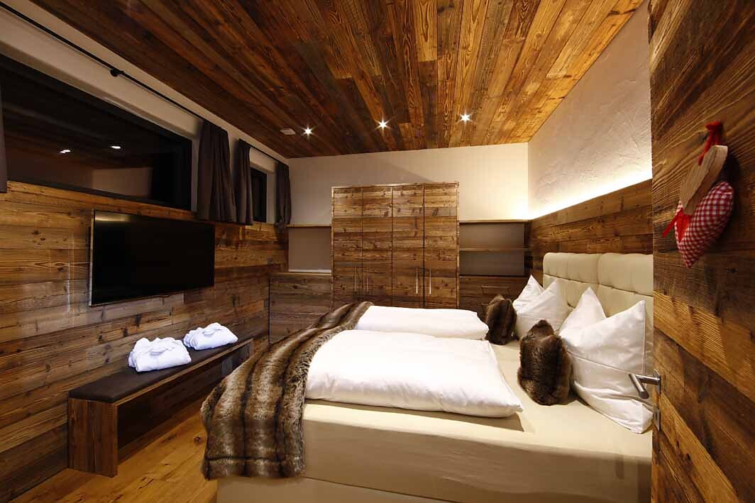 bedroom 2 floor
