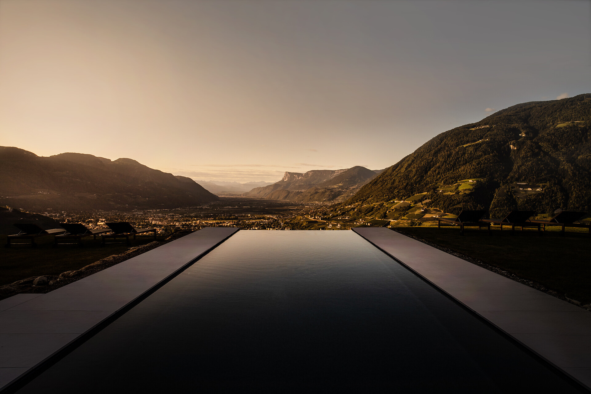 Infinity Sole Pool