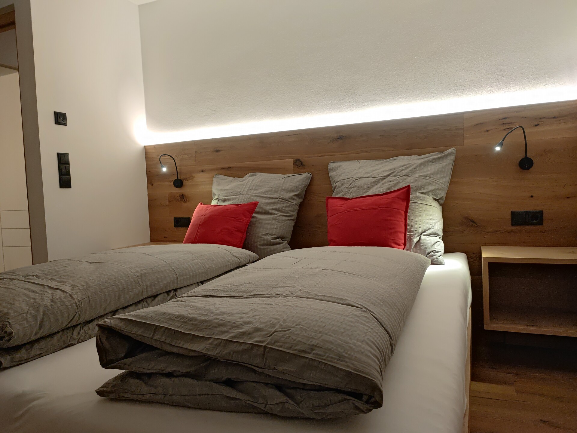 stanza con letto matrimoniale