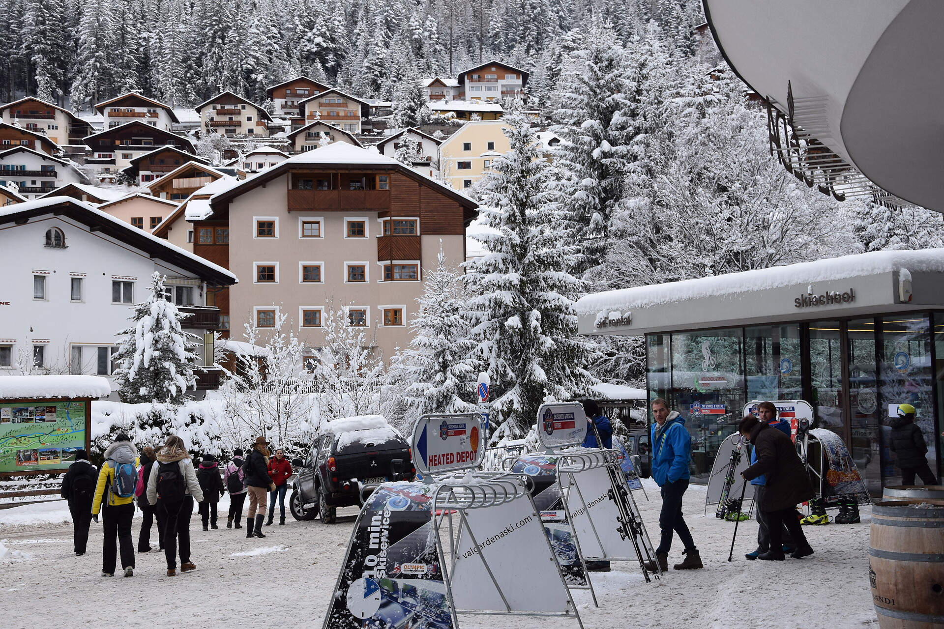 an der Skipiste und an der Bahn