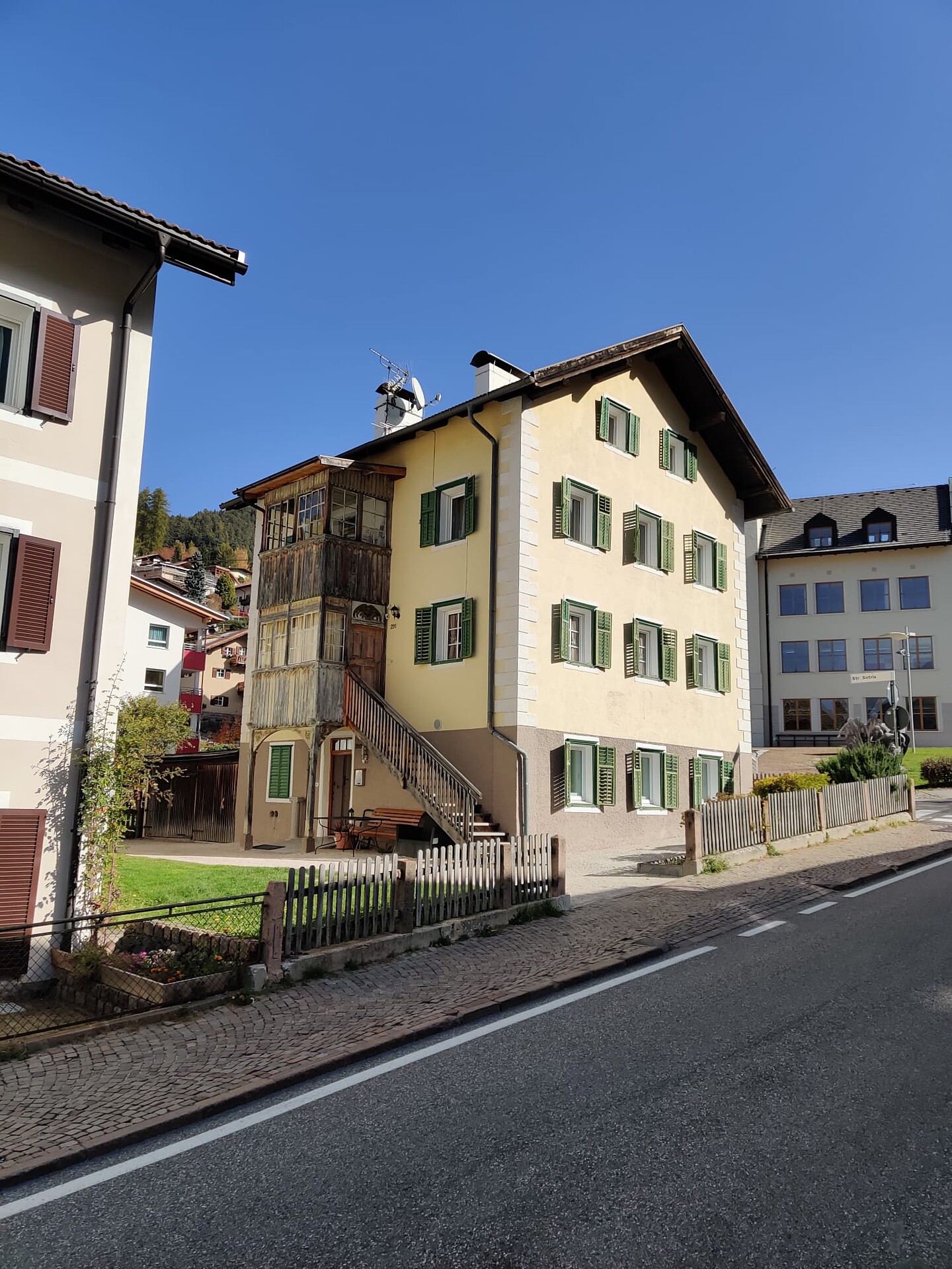 Apartments Enrich Robert Anton