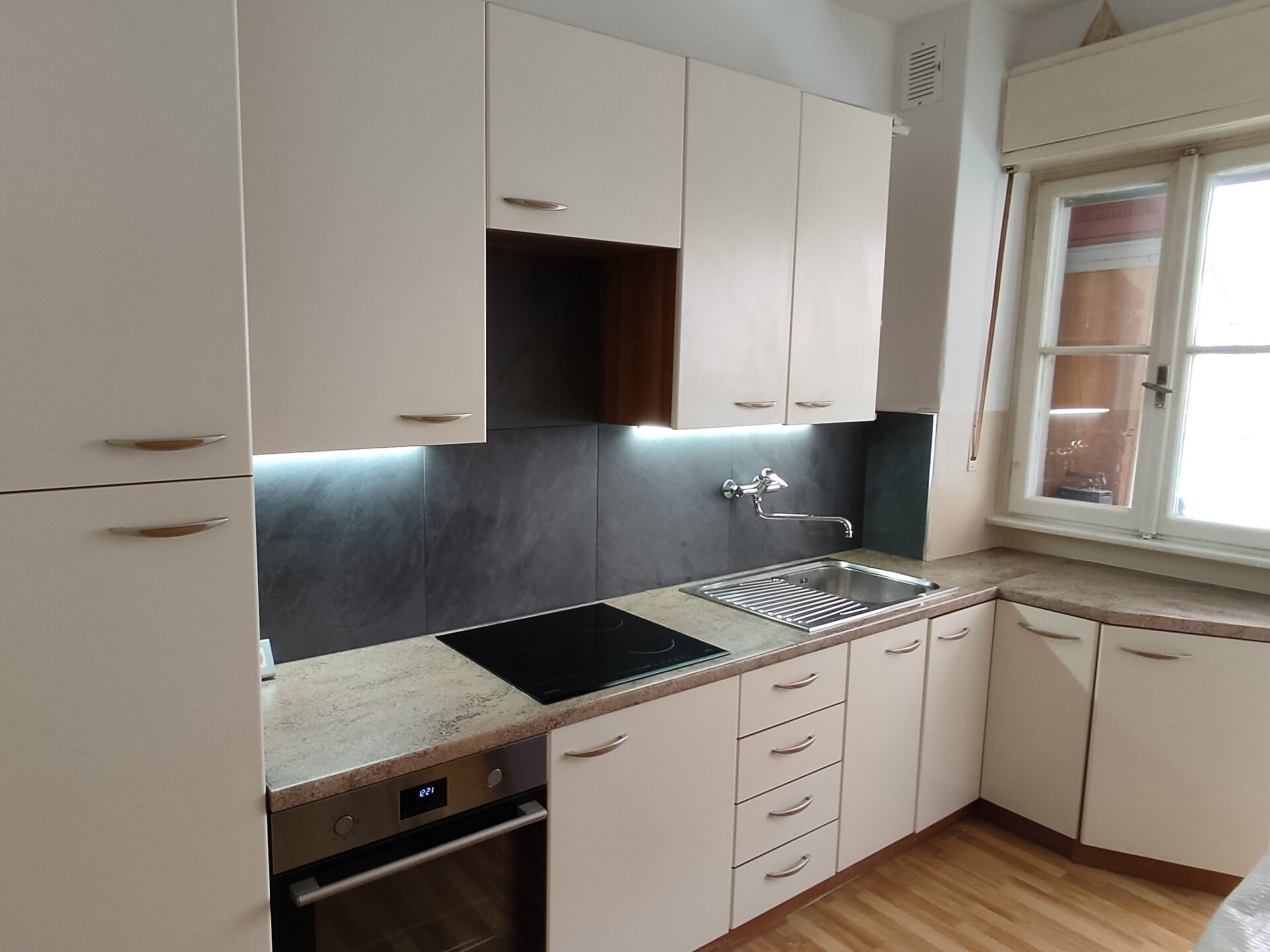 Apartment Viktoria BZ
