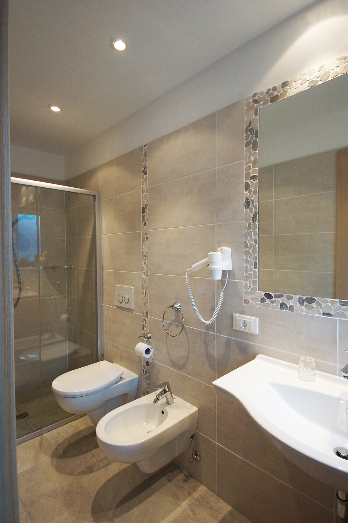 Apartment Nr. 1  Bathroom Nr. 2  with shower,wc, bidet  and hairdryer