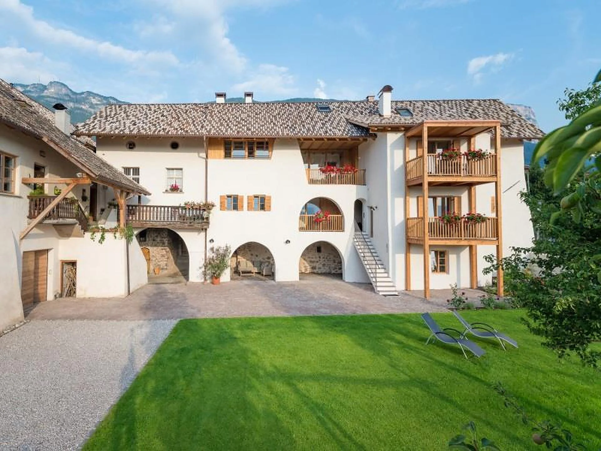 Ansitz Schneeburg Eppan an der Weinstaße/Appiano sulla Strada del Vino 1 suedtirol.info