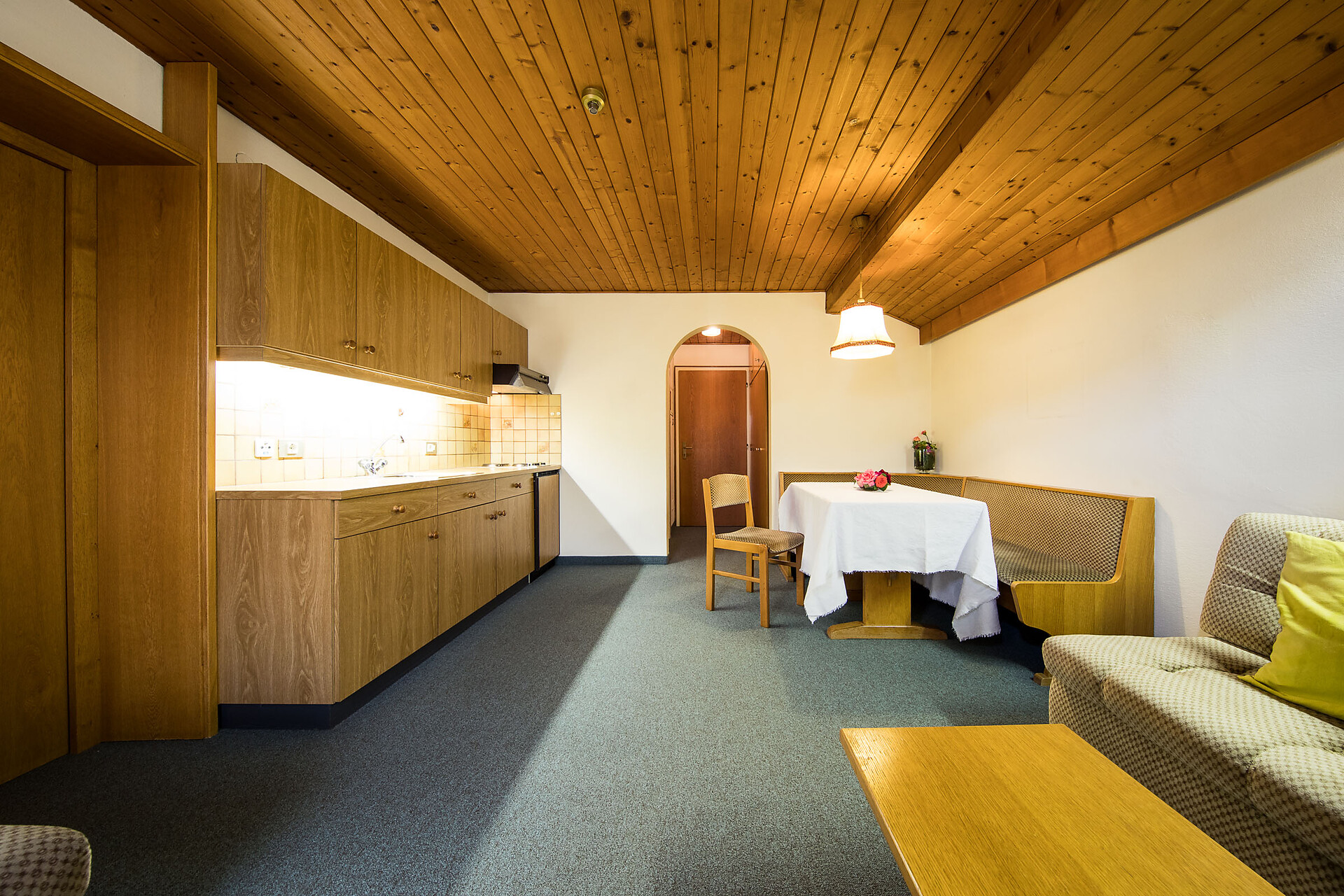 Wohnzimmer mit Küchenzeile
