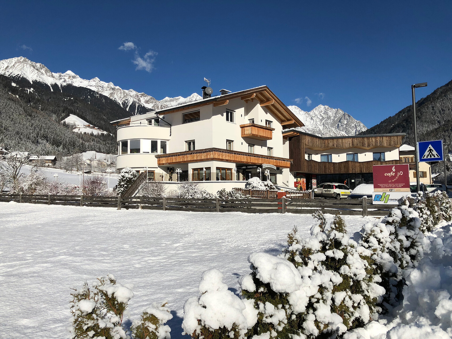 Apartments & Café Sankt Walburg