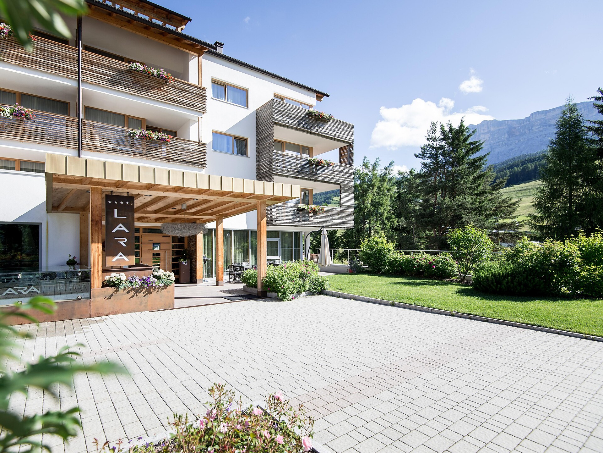 Alpine Hotel Ciasa Lara Badia 1 suedtirol.info