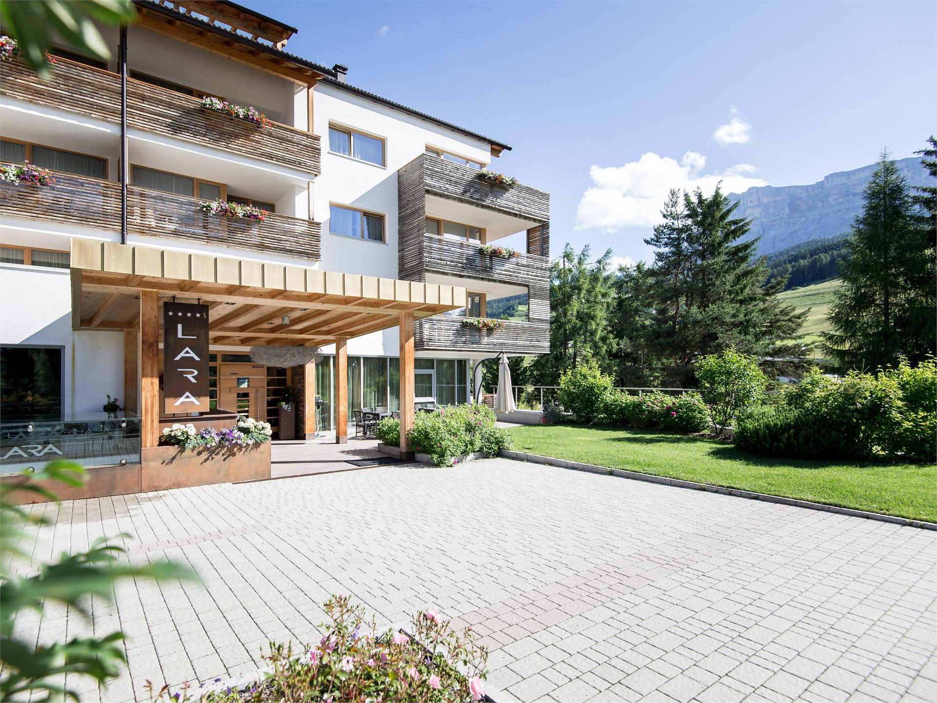 Alpine Hotel Ciasa Lara Badia 1 suedtirol.info