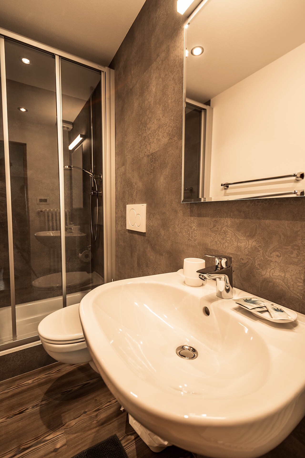 Dusche wc mit Waschbecken