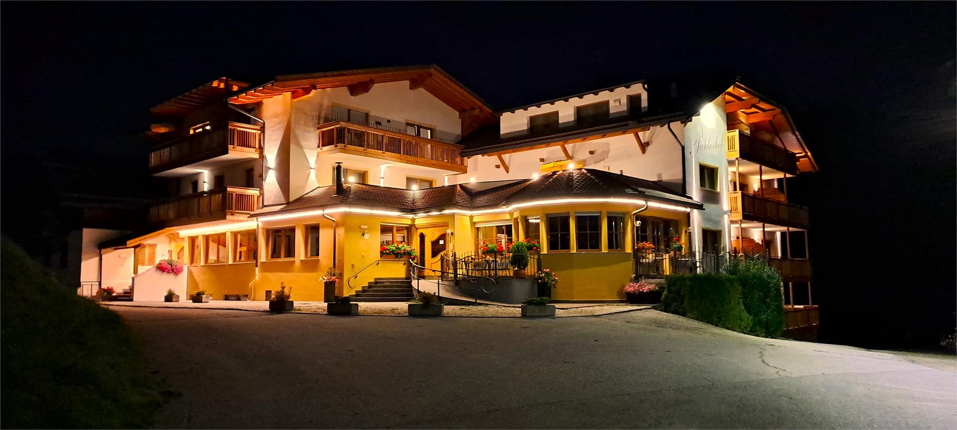 Aparthotel Pichlerhof San Lorenzo di Sebato 4 suedtirol.info