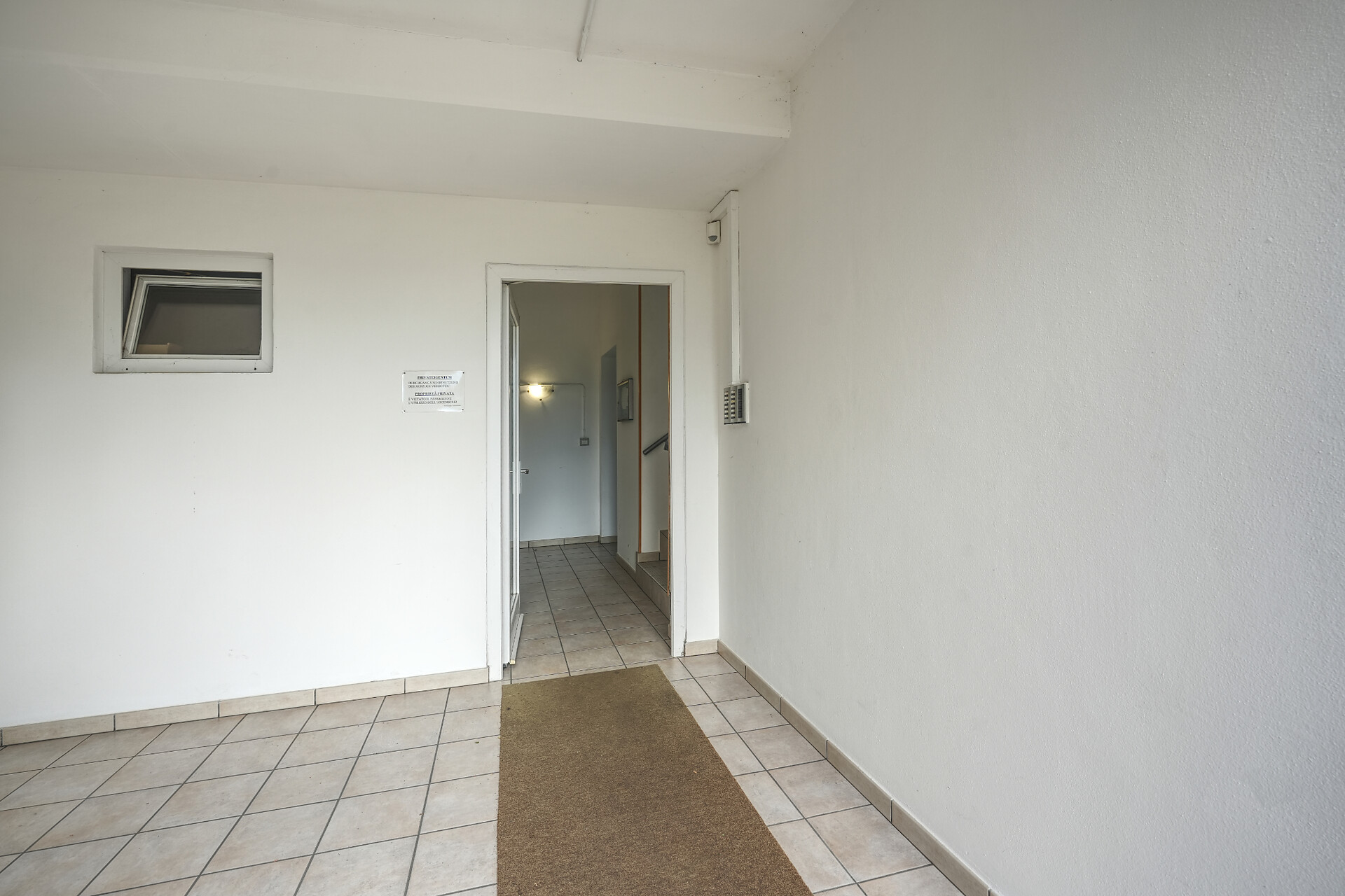 Zugang von der Garage