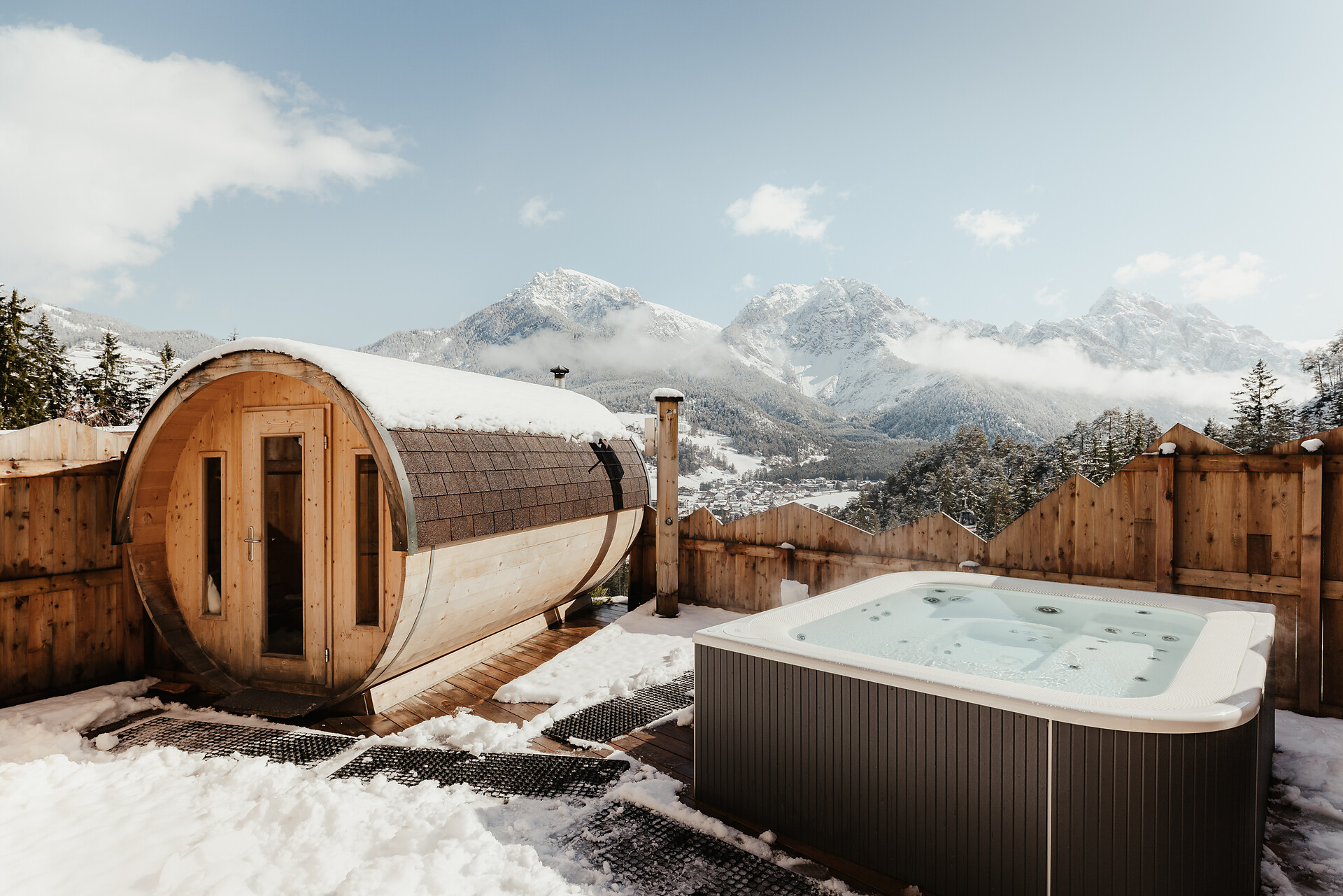 Gartensauna mit Whirlpool