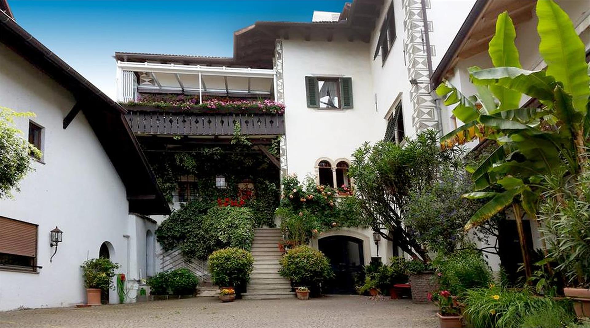Ansitz Wendelstein Eppan an der Weinstraße 2 suedtirol.info