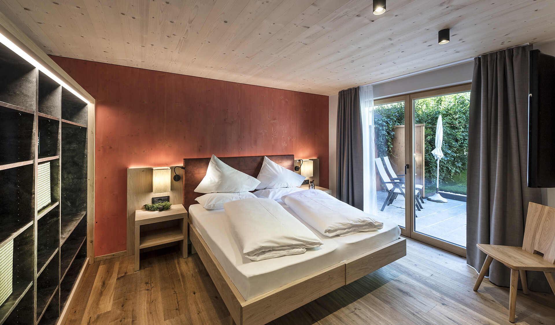 camera da letto grande nell'appartamento grande