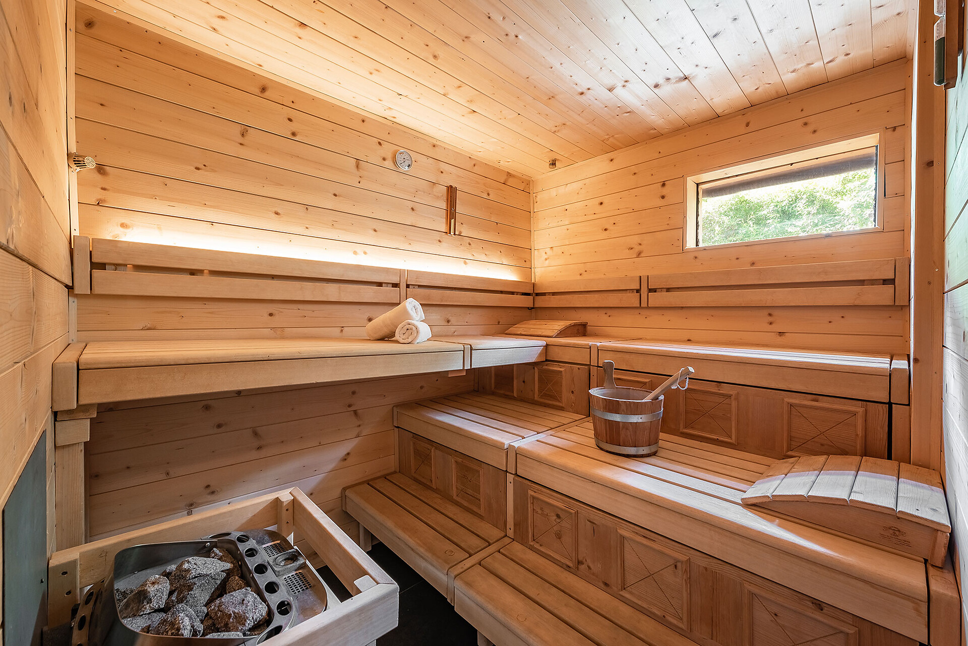 È possibile prenotare anche la sauna privata