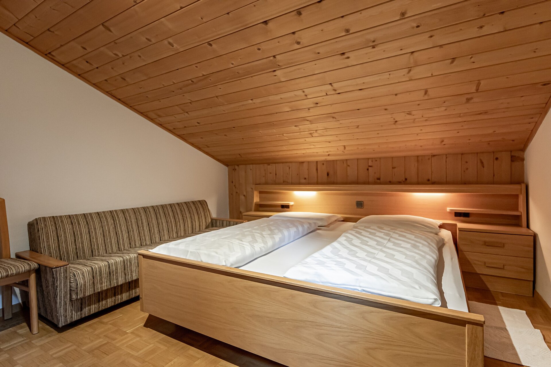Schlafzimmer App. 3