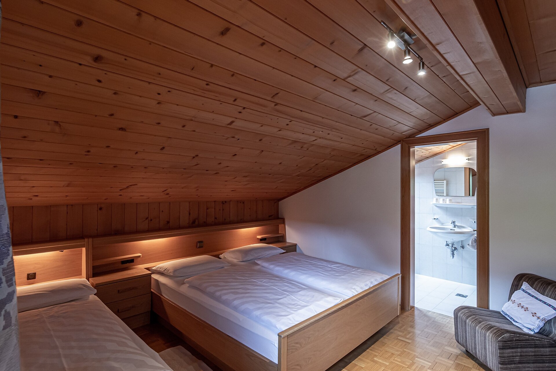 Schlafzimmer App. 2