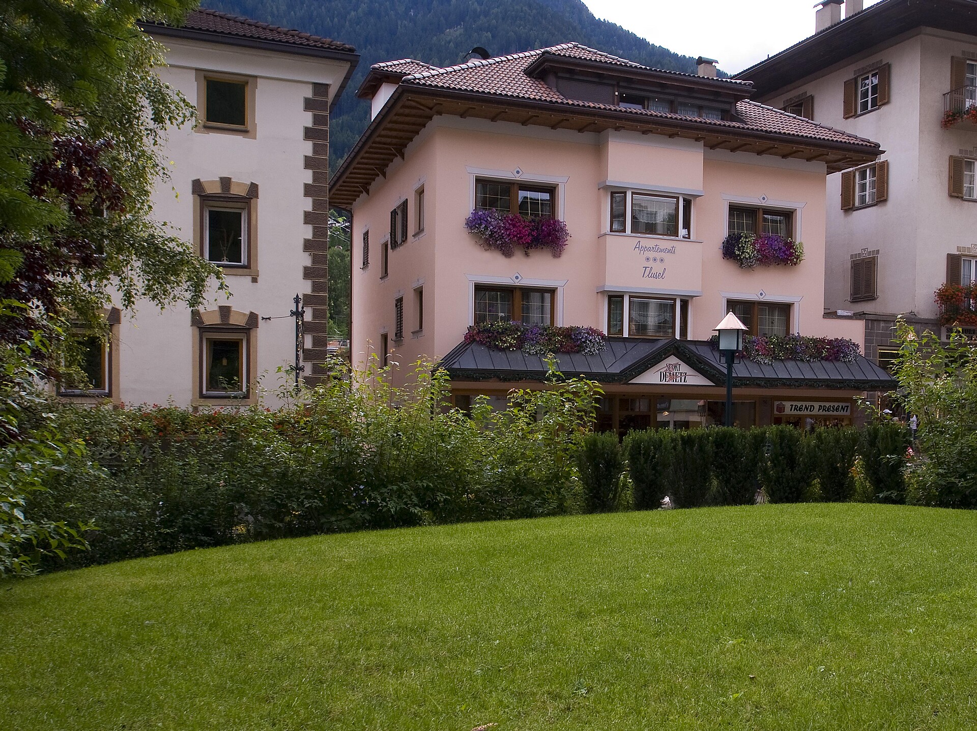 Apartments Tlusel