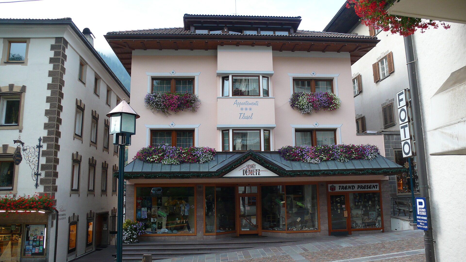 Apartments Tlusel
