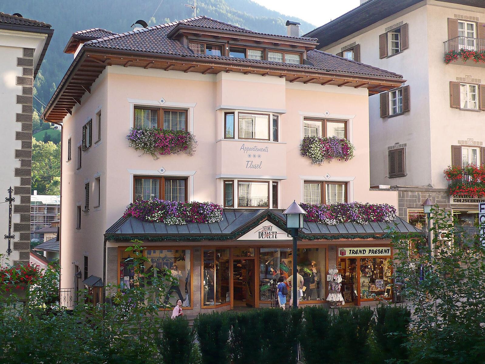 Apartments Tlusel