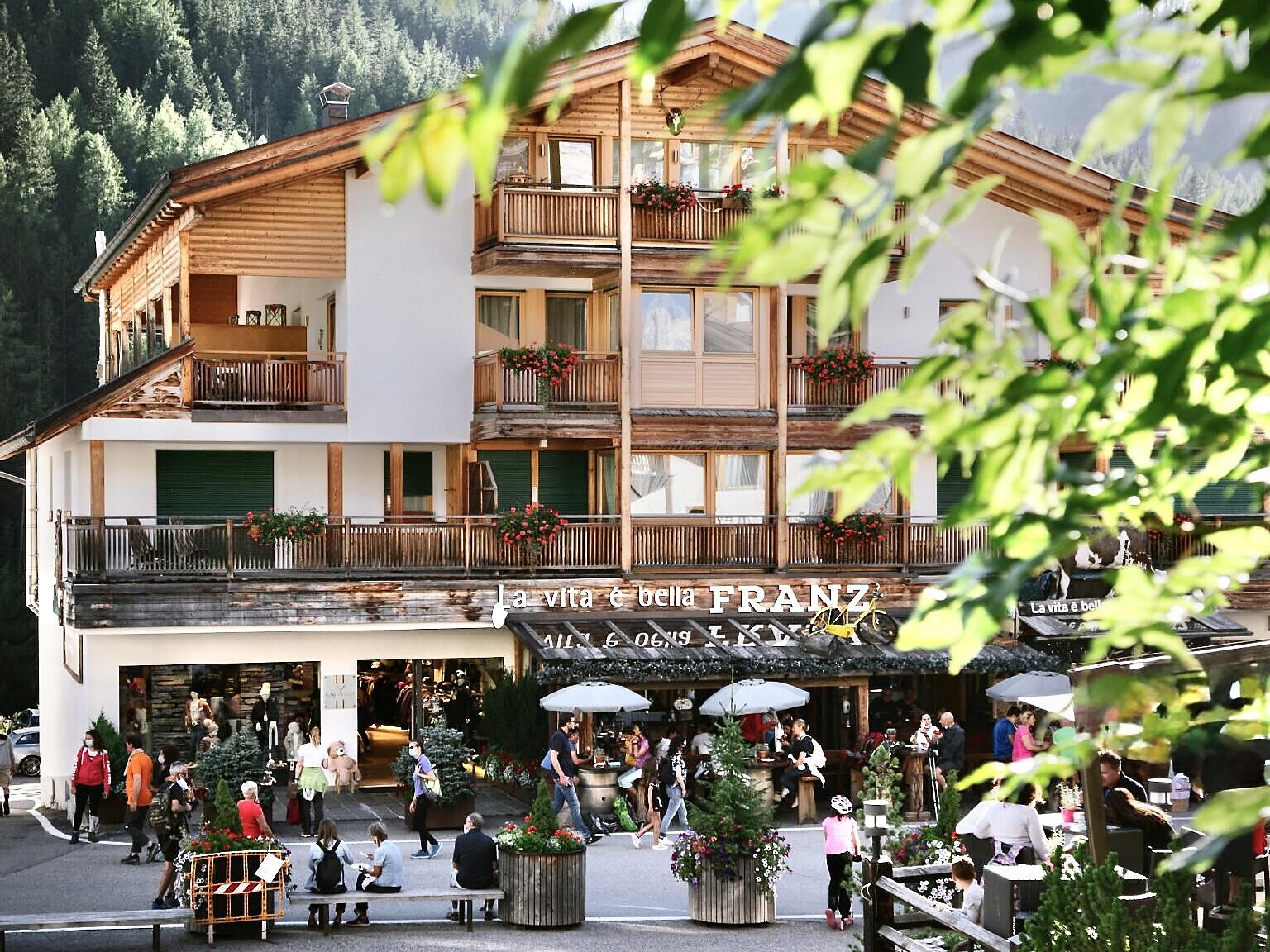 App. Da La Vedla Flats