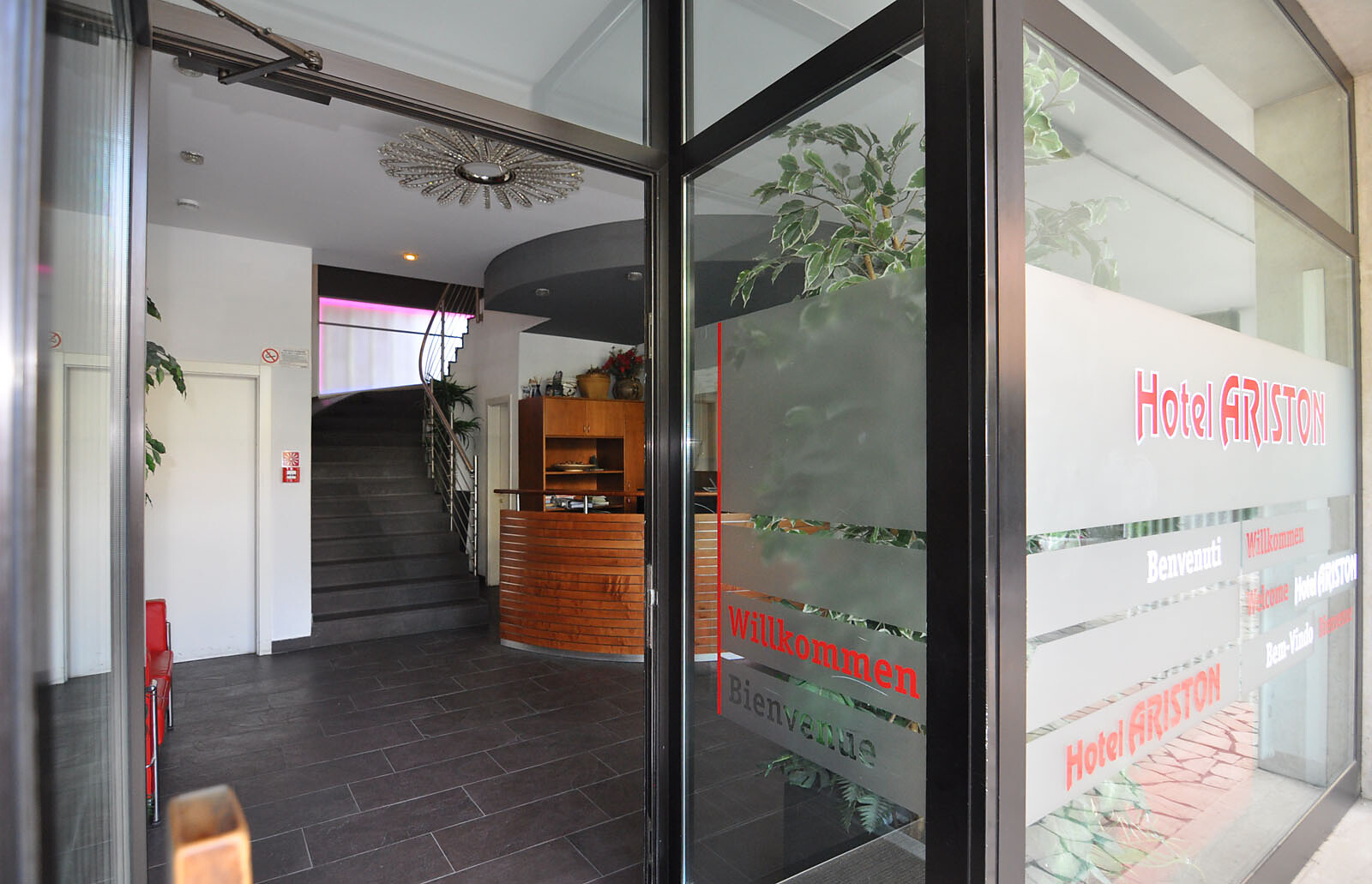 EINGANG HOTEL