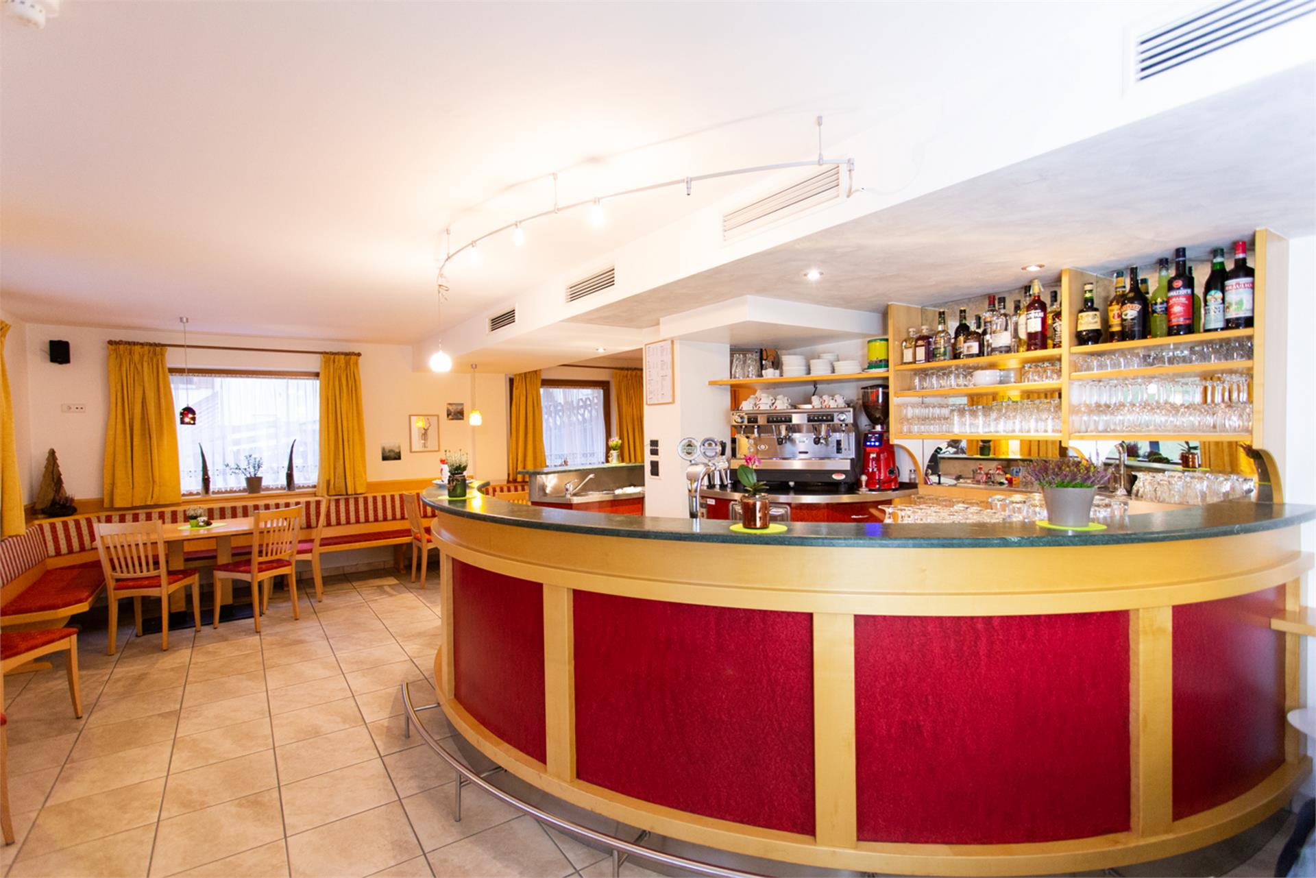 Almhotel Bergerhof Sarentino 9 suedtirol.info