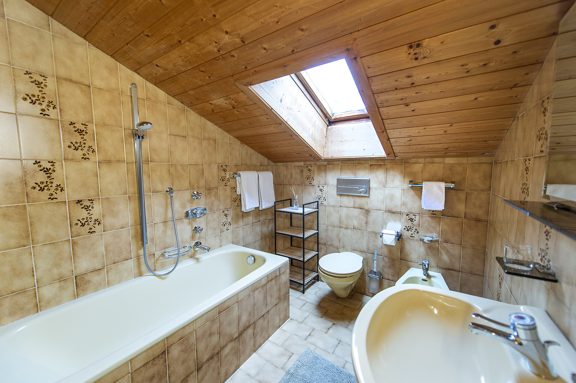 bathroom with bathtub